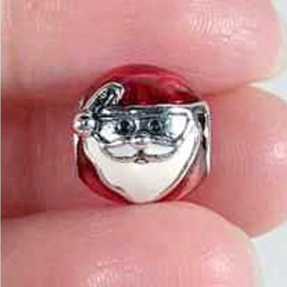 Pandora Santa charm